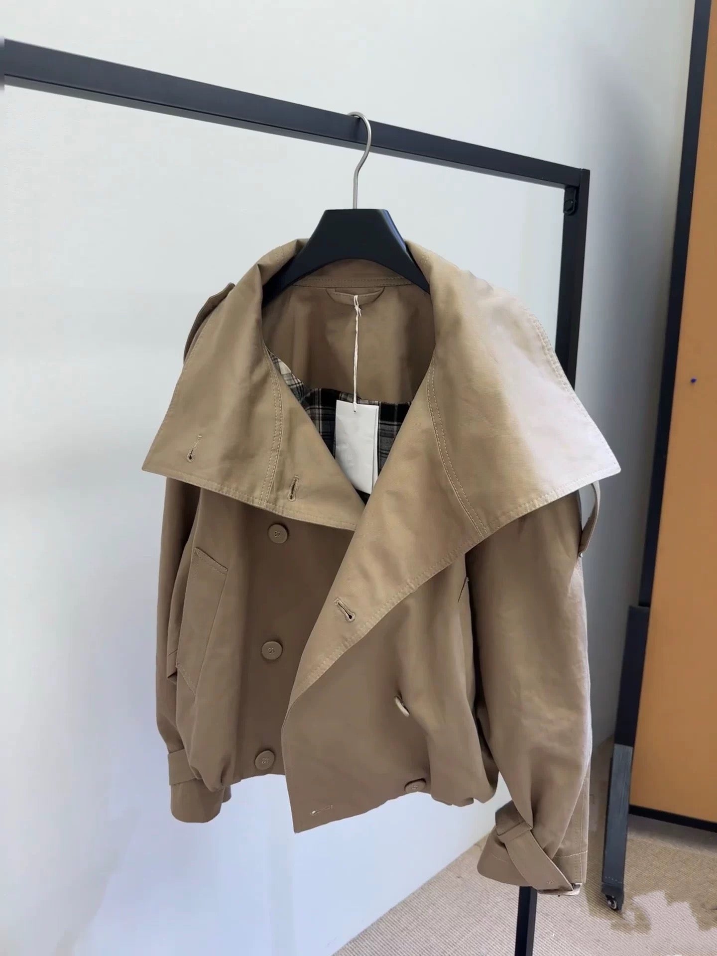 Short Trench Coat in Beige