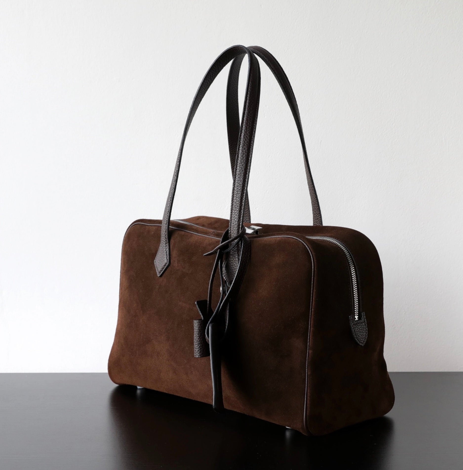 The Duffle Bag in Suede Coffee