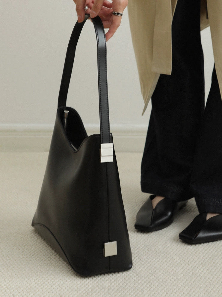 The Sculpt Hobo in Black