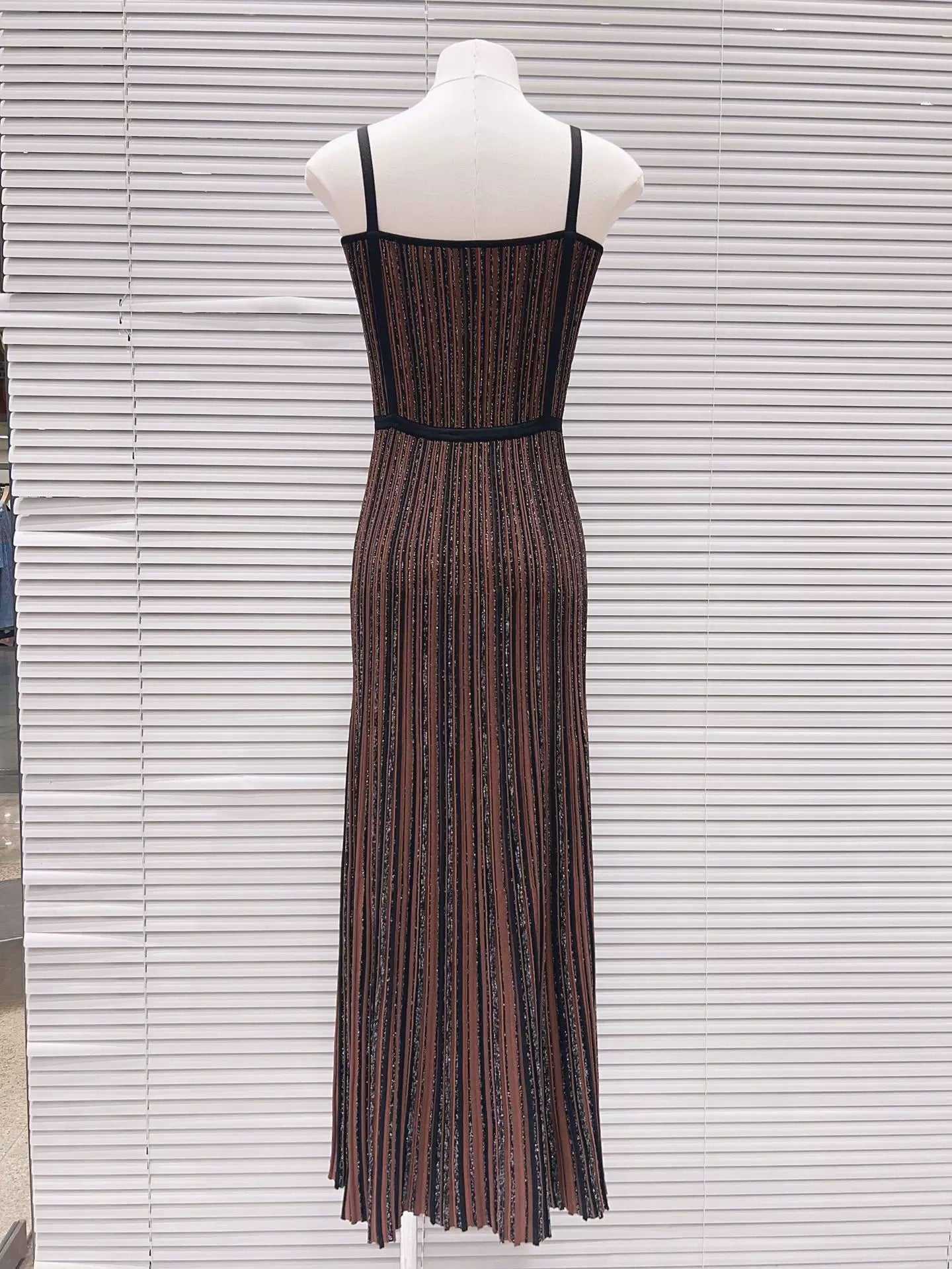 Sleeveless Maxi Dress (Dark Multicolors)