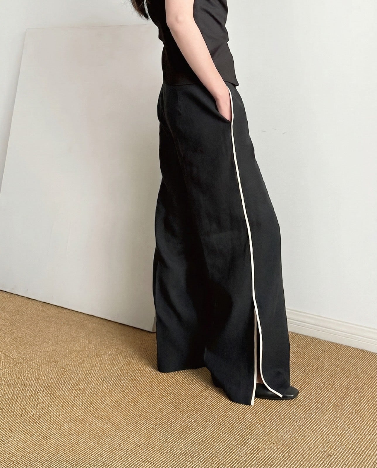 Minimal Side Stripe Linen Trousers (Immediate)