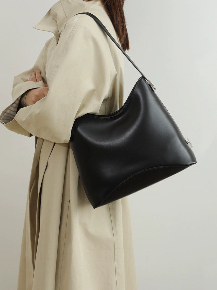 The Sculpt Hobo in Black