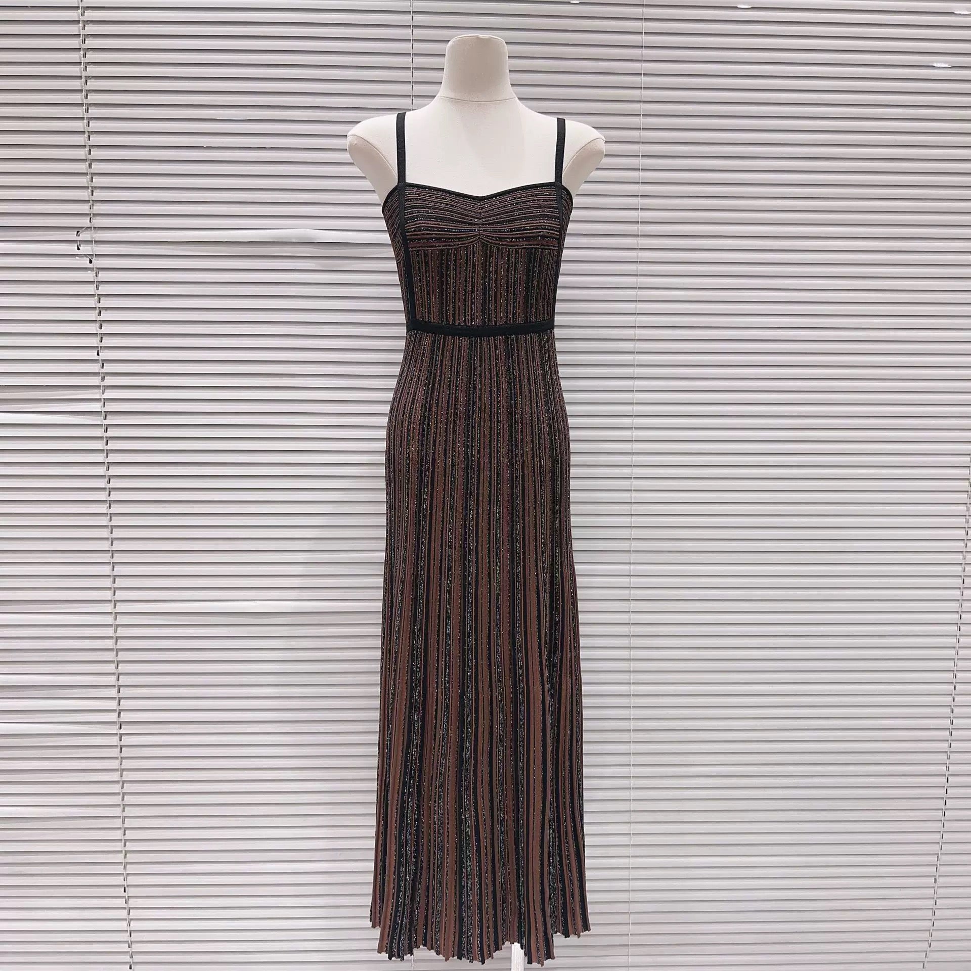 Sleeveless Maxi Dress (Dark Multicolors)