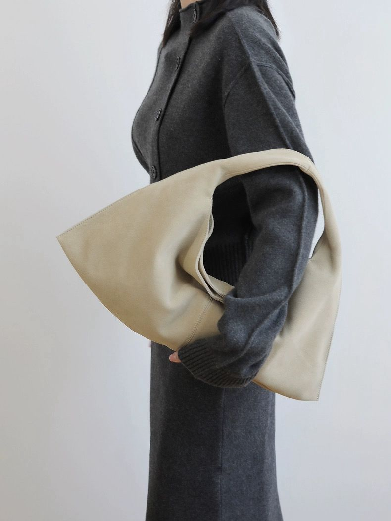 The Slouch Hobo in Sand Beige (Large)