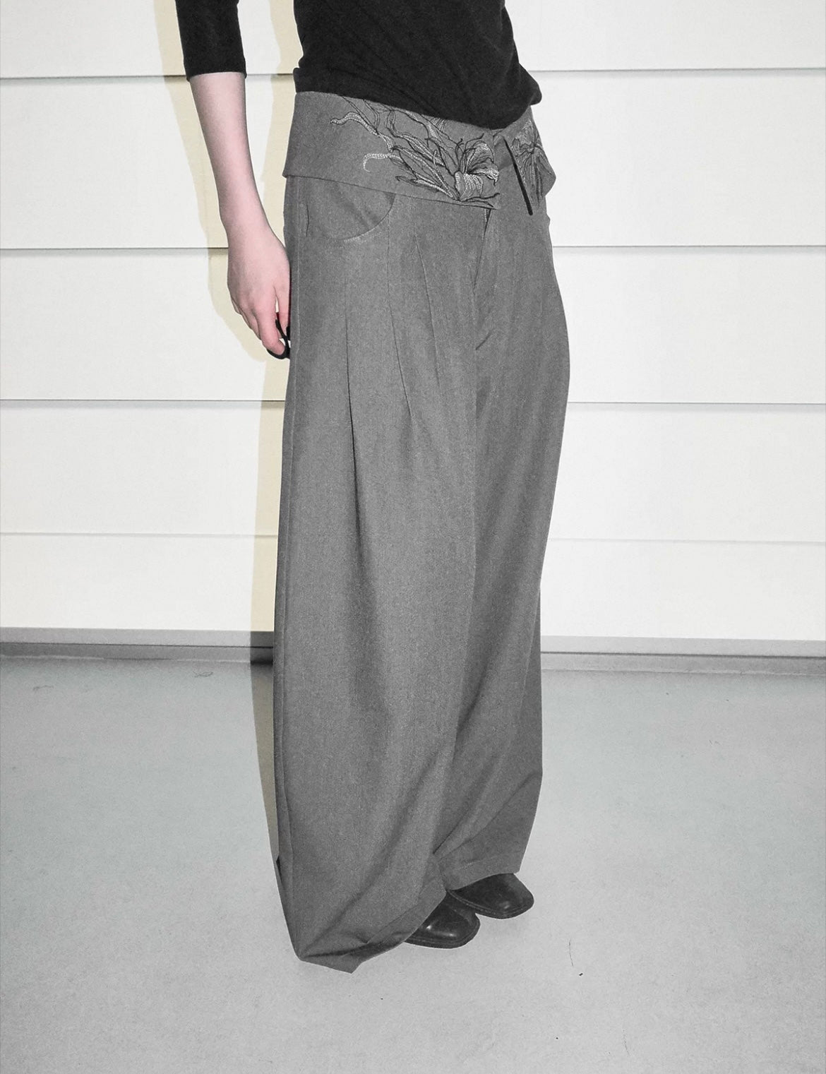 Embroidered Wide-Leg Pant