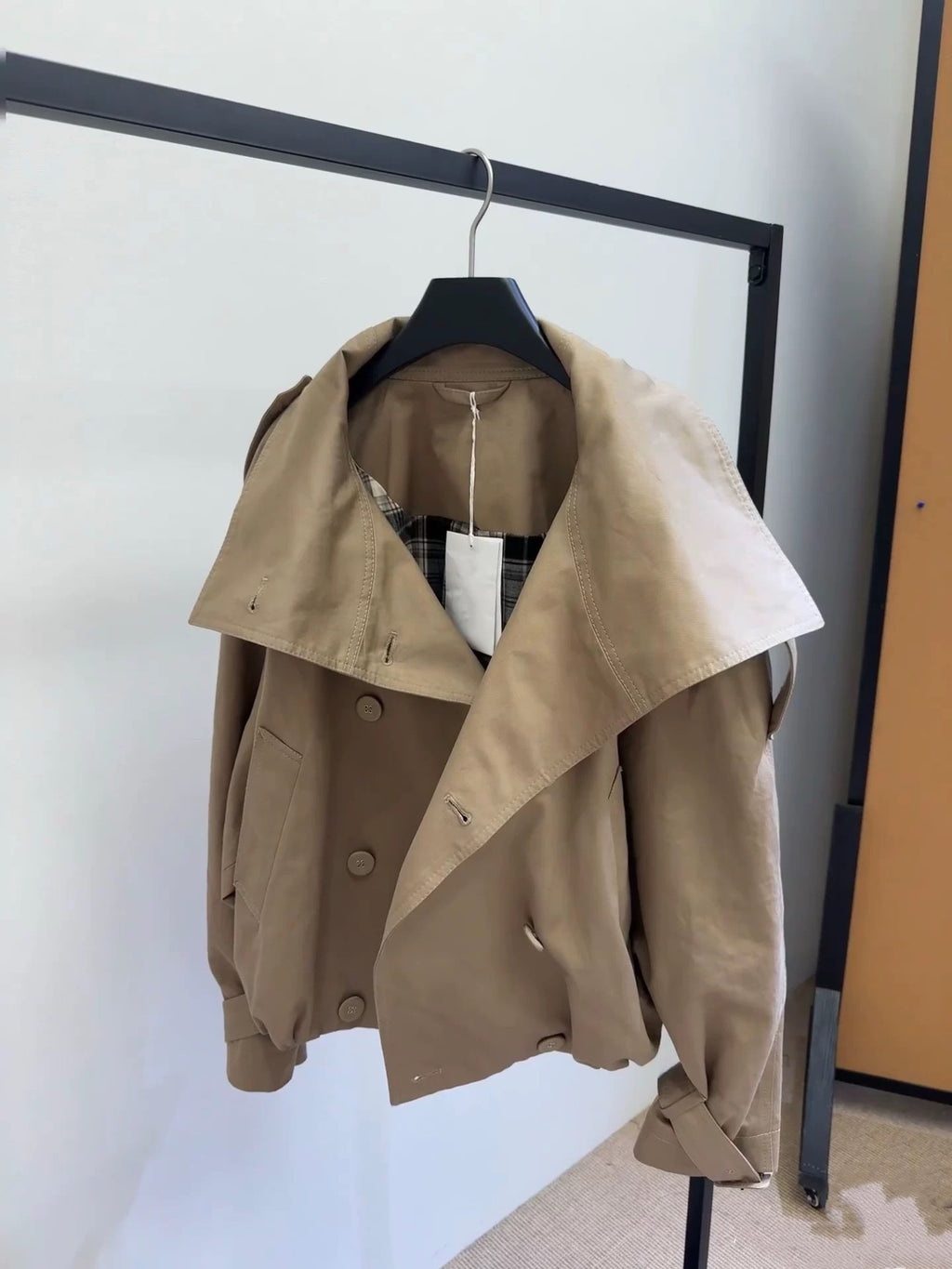 Short Trench Coat in Beige