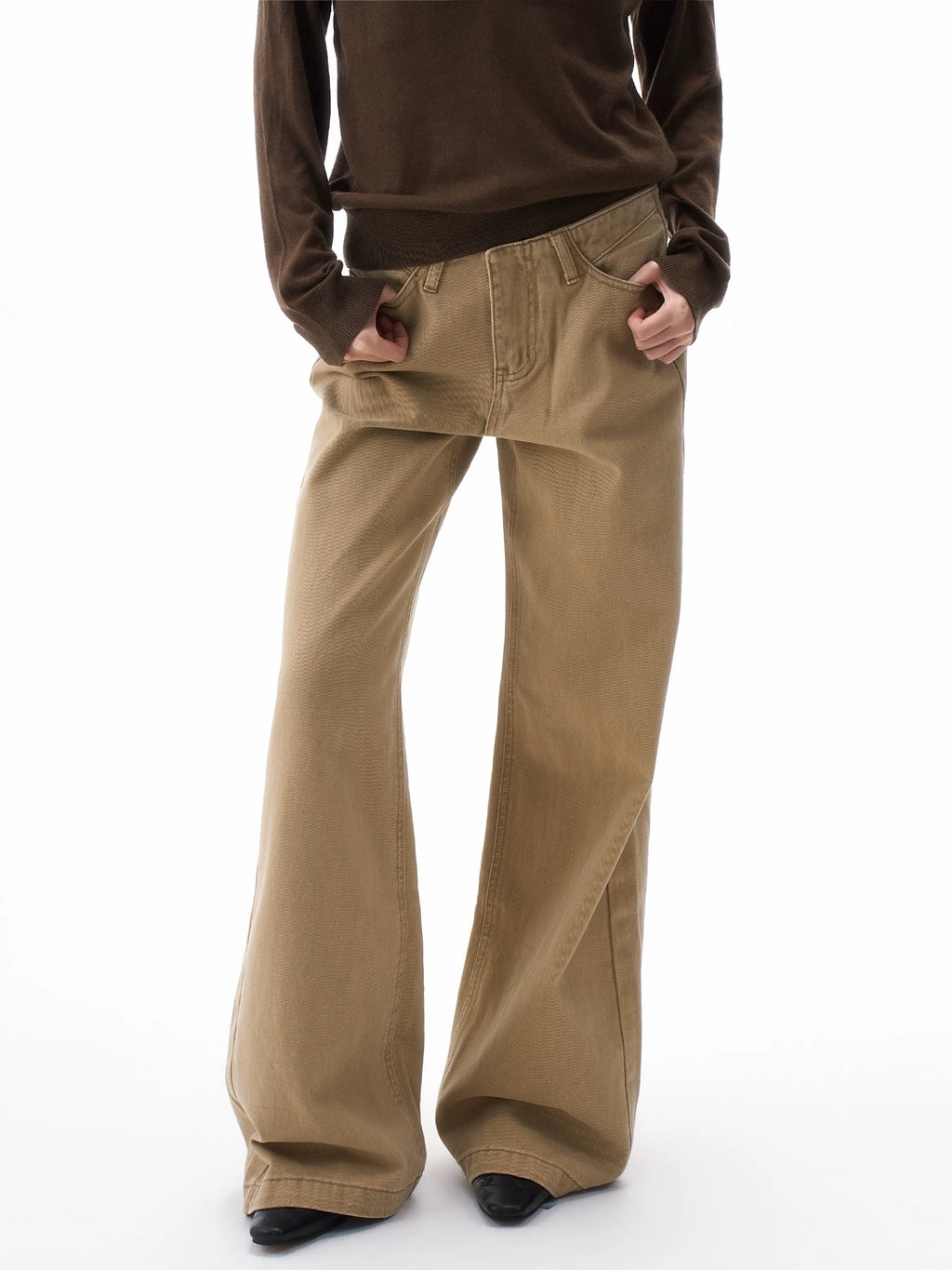 mid-rise wide-leg jeans in a faded khaki