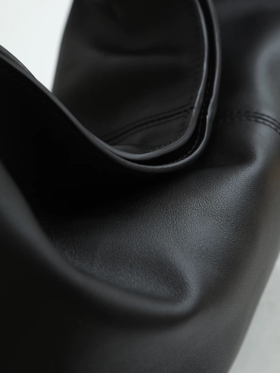 The Slouch Hobo in Black (Large)