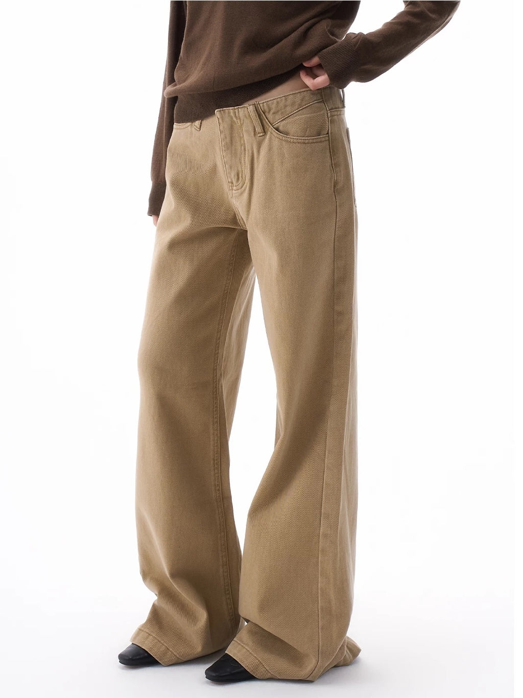 mid-rise wide-leg jeans in a faded khaki