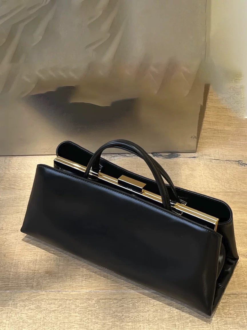 Kiss-lock Bag in Black