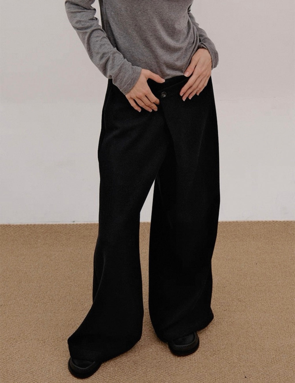 Soft-Drapes Trousers  in Black