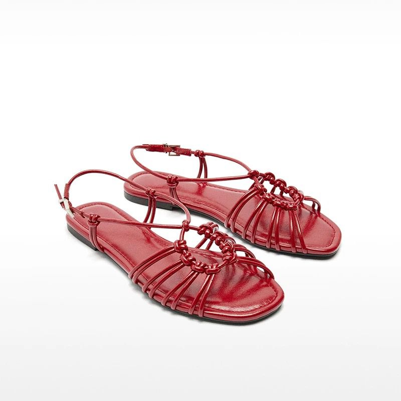 FLAT SANDALS WITH STRAPS AND KNOTS