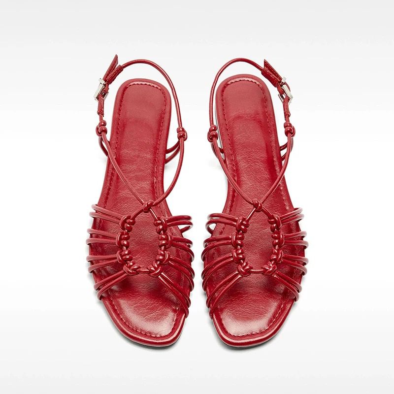 FLAT SANDALS WITH STRAPS AND KNOTS