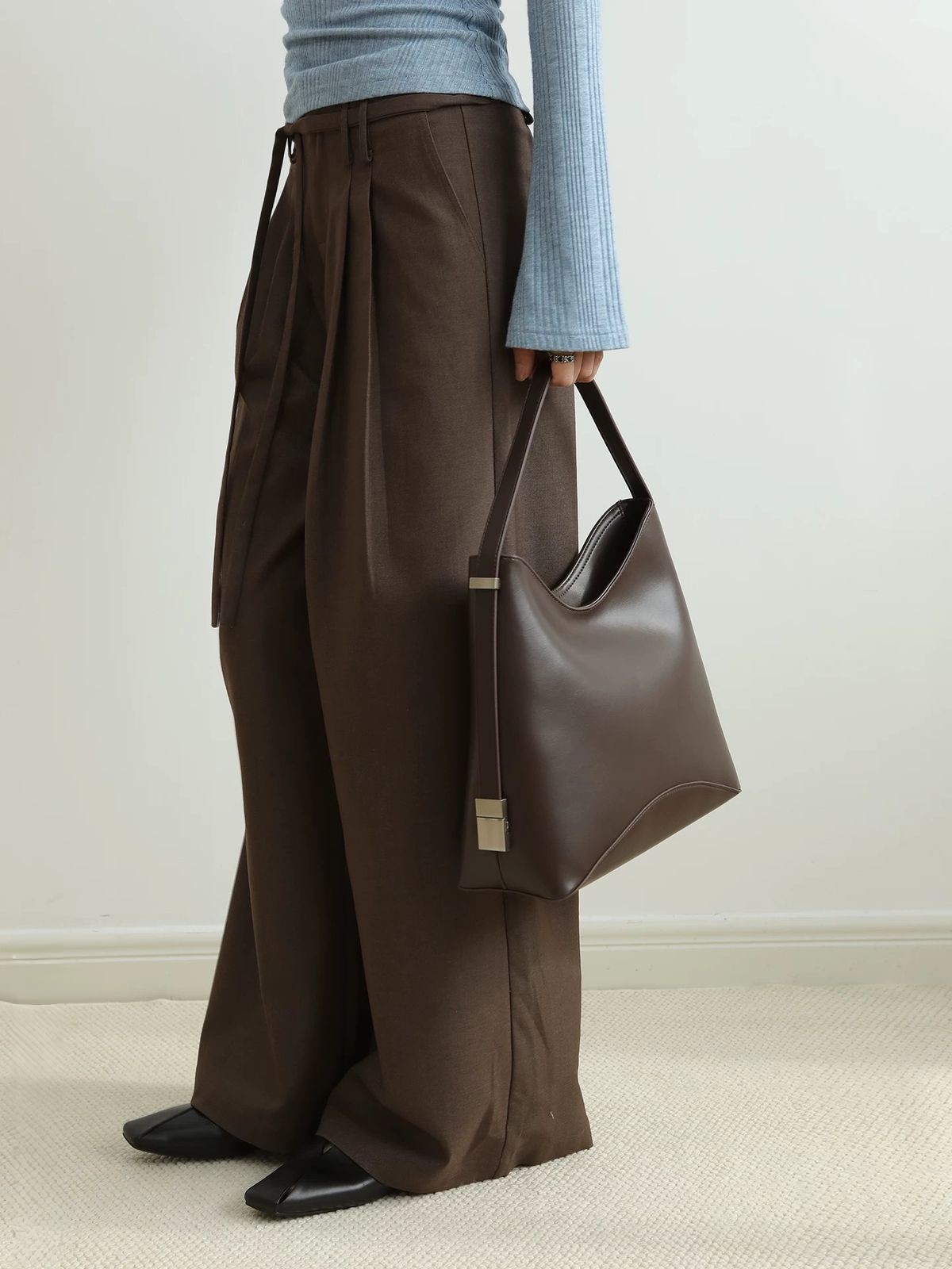The Sculpt Hobo in Brown